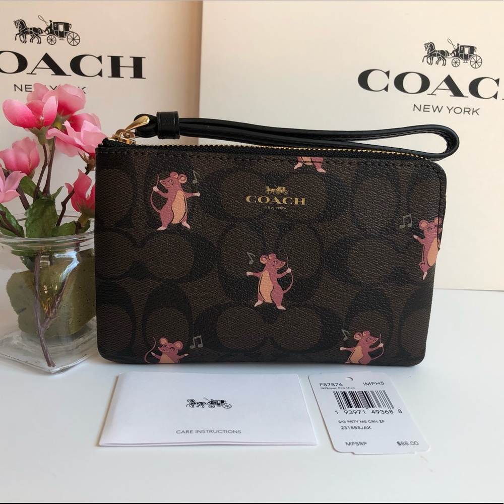 🌹 Coach Corner Zip Wristlet F87875